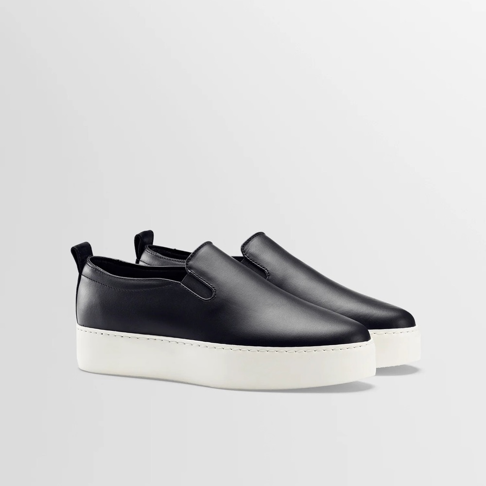 Brand new Koio Jedi shoes sz 37/7

Never worn, need smaller size.
